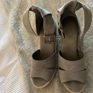 Gray Wedges 8.5